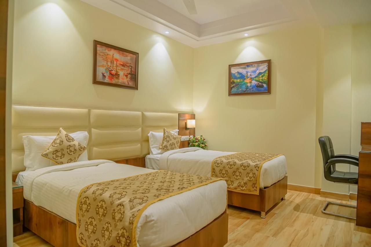 Hotel Hira Inn-10Mins From Railway Station & Bus Station Prayagraj Exterior foto